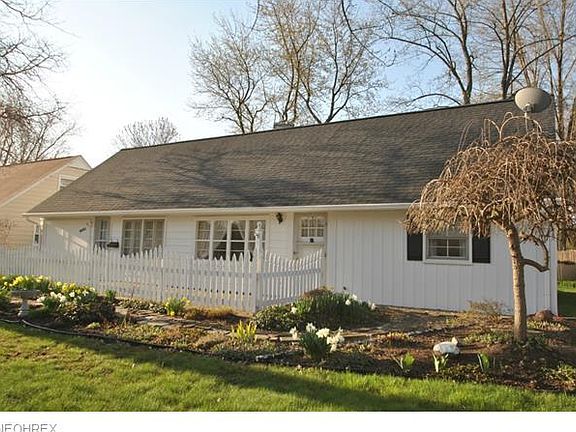 2nd image of 4880 Beachwood Dr