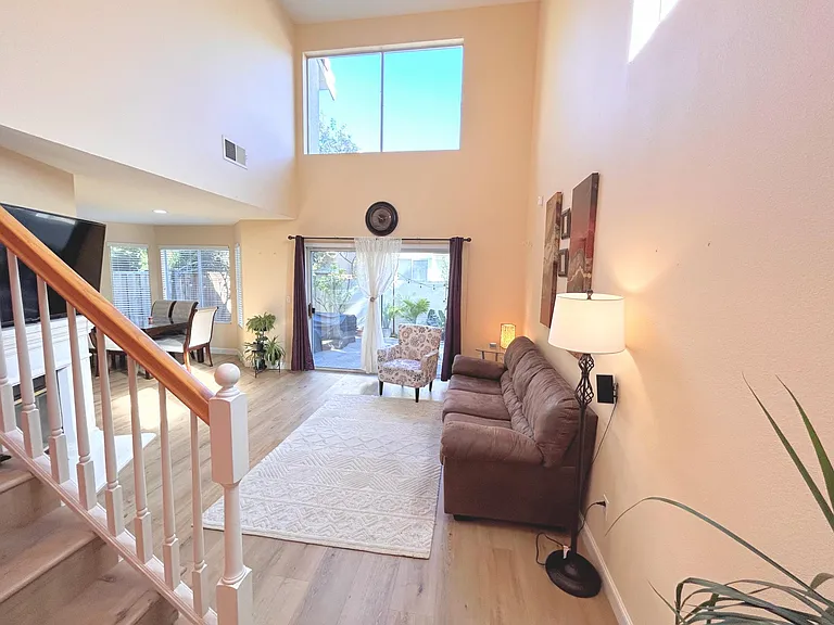 372 Meadowhaven Way — Photo 3