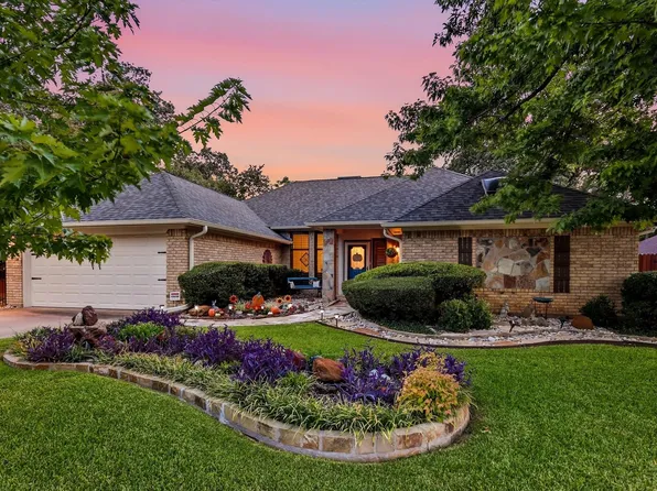 707 Glenn Dr, Euless, TX 76039