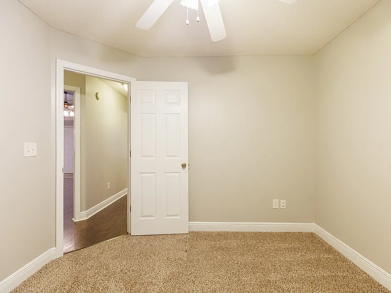 76 Brookfield Dr — Photo 28