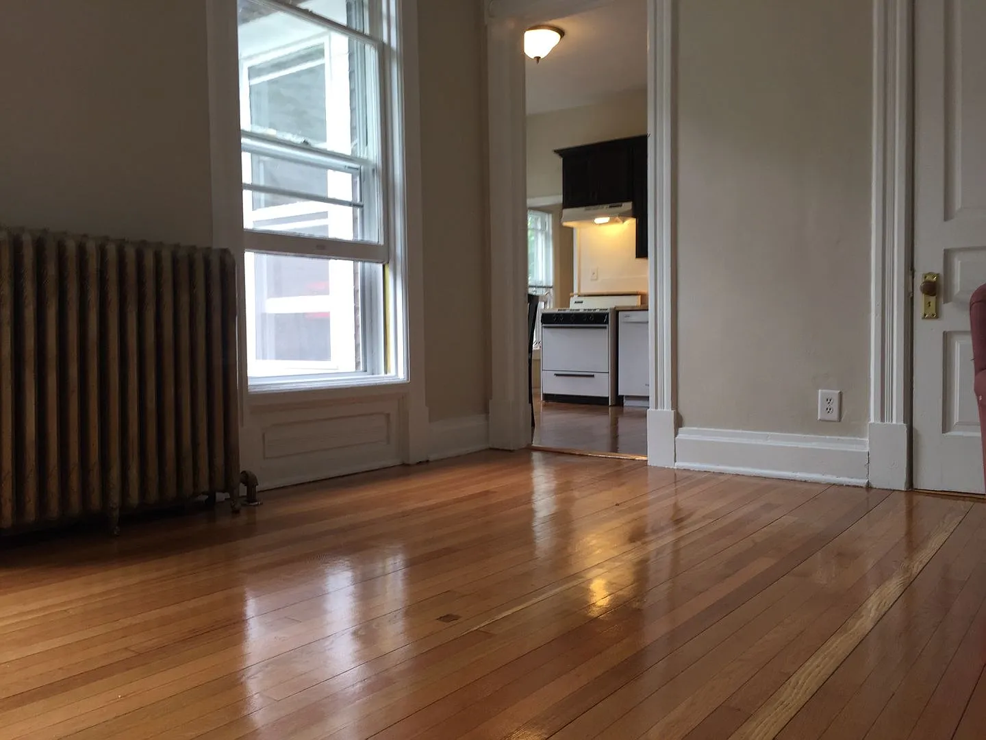 556 Ashland Ave — Photo 2
