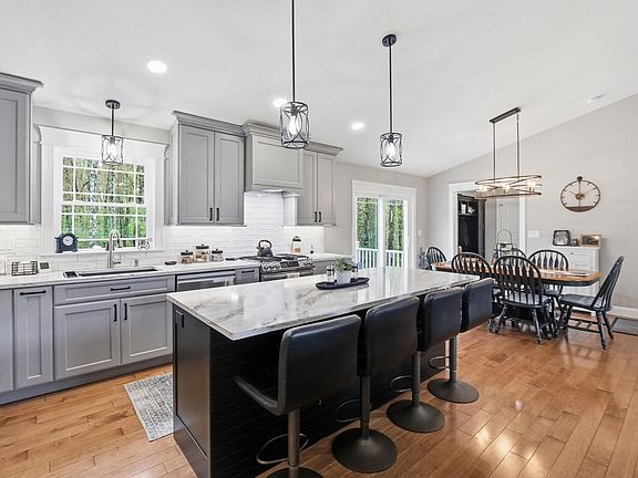 5th image of 565 Highland Ave