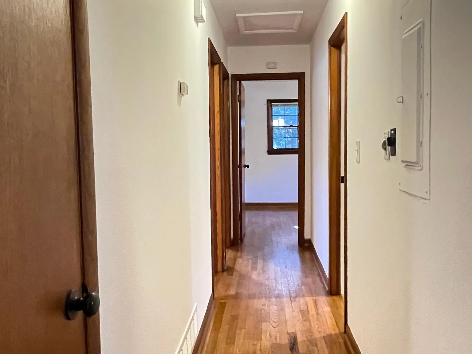 3 bed, 1.5 bath, 1080 sqft, $1,895 — Photo 4
