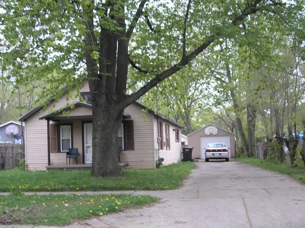 316 Maplelawn St SE, Kentwood, MI 49548