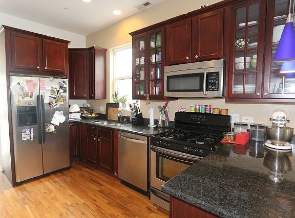 3rd image of 2439 W Homer St Unit 3