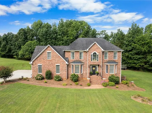 163 Vintage Cir, Thomasville, NC 27360