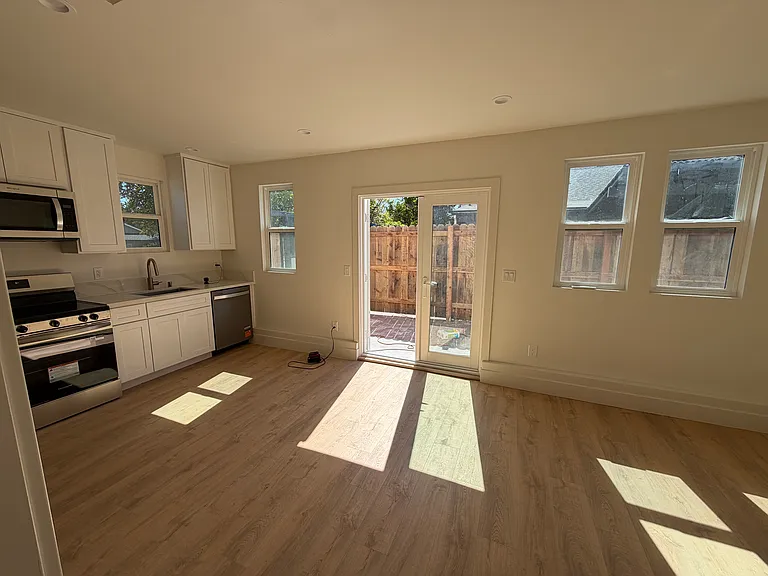 1516 Wells Ave #B — Photo 9