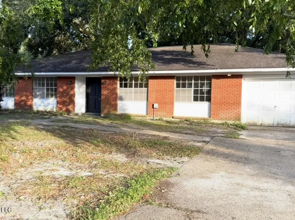 2412 Collins Blvd, Gulfport, MS 39507