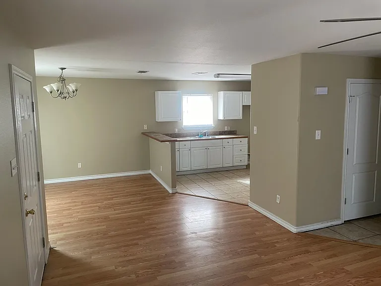 512 Lakeside Dr — Photo 8