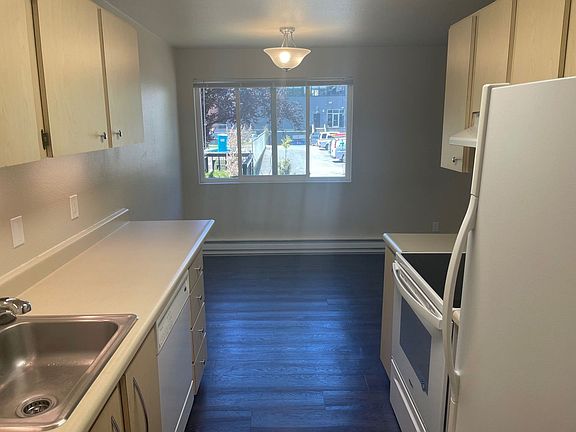 3rd image of 210 10th Ave E APT 201