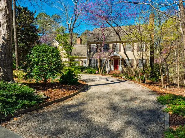 213 Huntington Dr, Chapel Hill, NC 27514