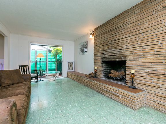 2nd image of 921 Driftwood Pl