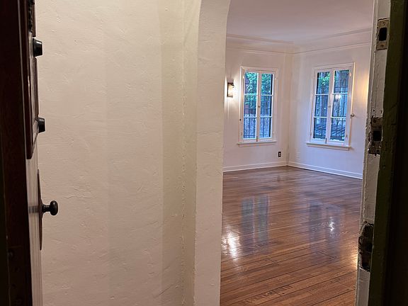 4th image of 437 S Cochran Ave APT 4