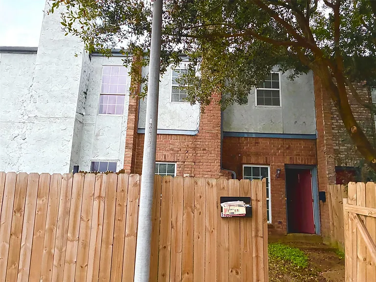 11203 Shannon Hills Dr — Photo 12