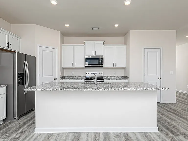 658 Mackenzie Cv — Photo 7