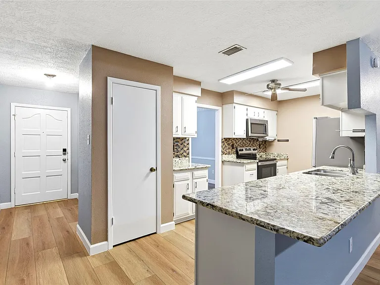 6009 Leafwood Cir — Photo 14