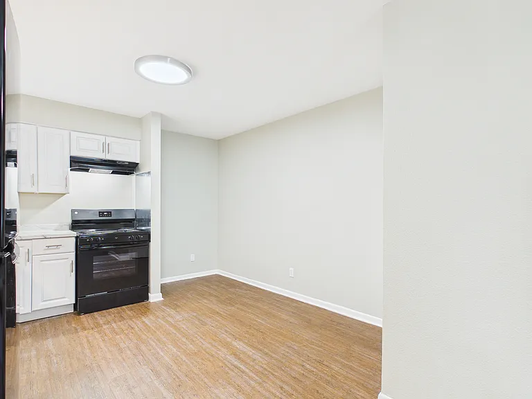 Oxford Pointe Apartments — Photo 3