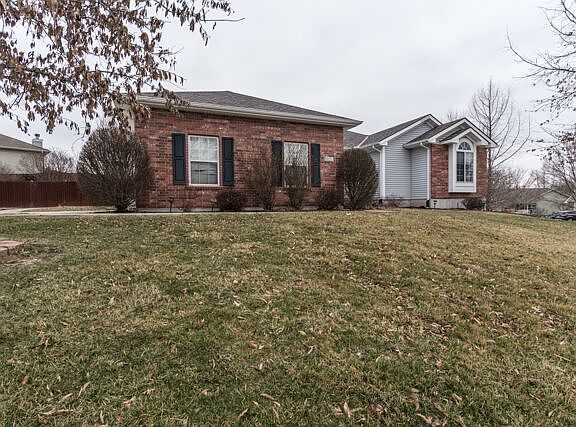 2nd image of 621 NW Cortland Dr