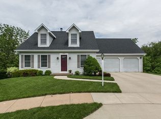 1029 Dunham Dr, Dubuque, IA 52001