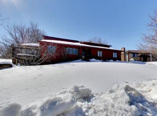 1306 Berry Ridge Rd, Eagan, MN 55123