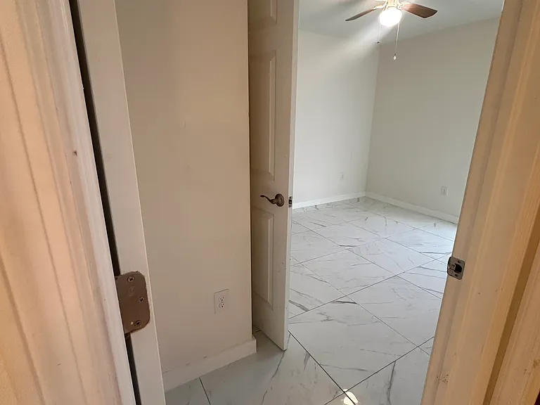 2927 NW 4th Pl — Photo 8