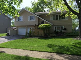 1530 Princeton Ln, Schaumburg, IL 60193