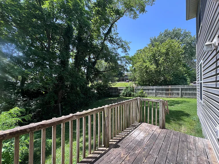 102 Albany Dr — Photo 14