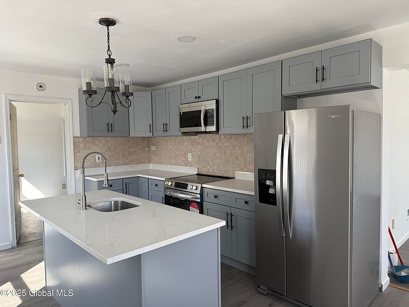 4th image of 18 Morrison Avenue
