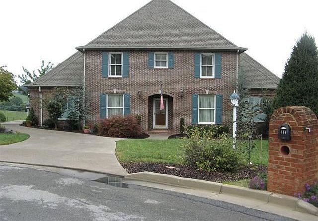 1st image of 319 Shadowood Dr
