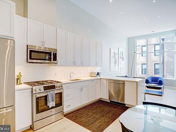 2nd image of 925 N Fairfax St #207