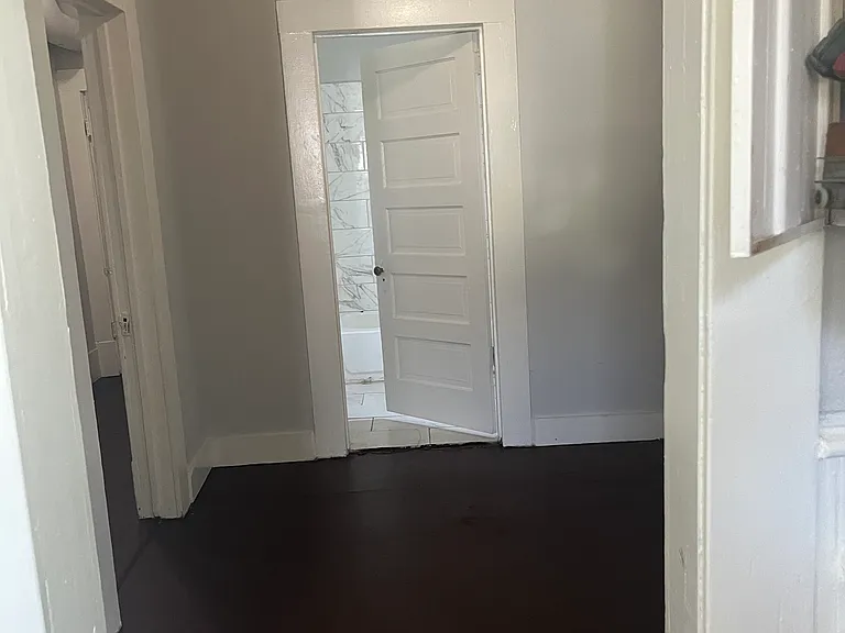 1128 Essex St — Photo 4