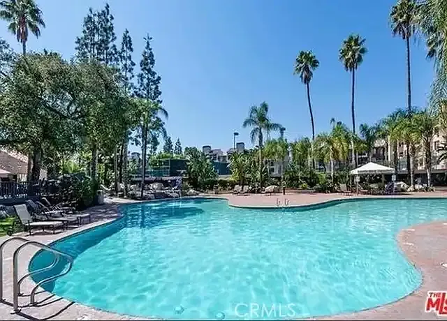 2 bed, 910 sqft, $2,900 — Photo 2