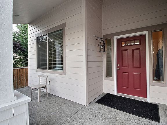 4th image of 2124 Noble Ct SE