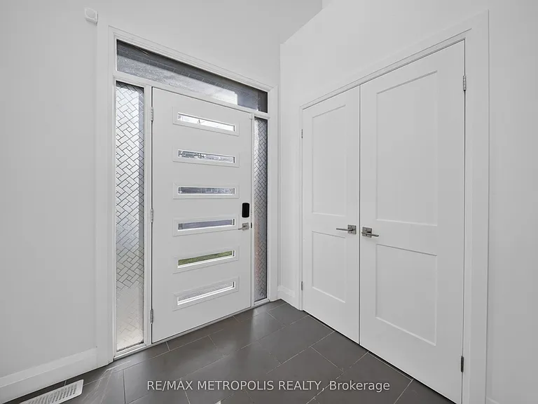 55 Russ St — Photo 3