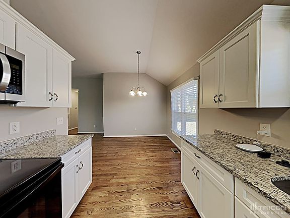 5th image of 2828 Blackwood Dr