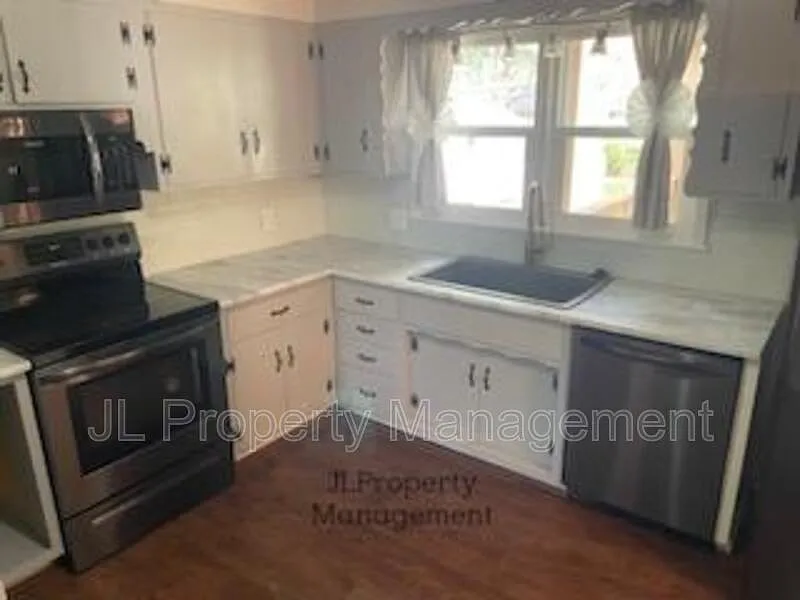 3 bed, 2.0 bath, 1476 sqft, $2,245 — Photo 4