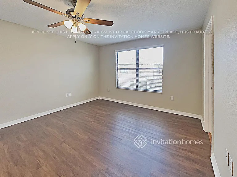 2729 Hampton Green Ln — Photo 14