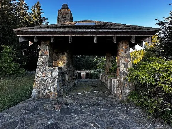 8821 Highway 1, Elk, CA 95432