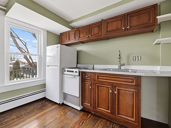 4th image of 28 Park Ave APT 2C
