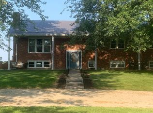 10184 W Willow Creek Rd, Versailles, MO 65084