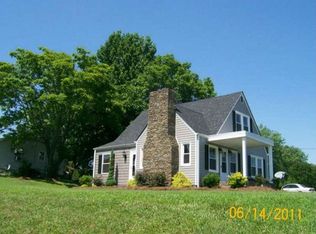 107 Cabin Ln, Mount Airy, NC 27030