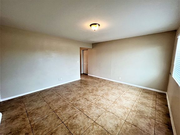 3rd image of 1709 W Pueblo Ave