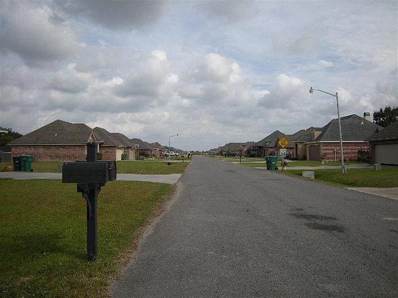2nd image of 207 Oak Hill Ln