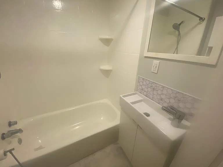 109 Algonquin Ave S — Photo 4