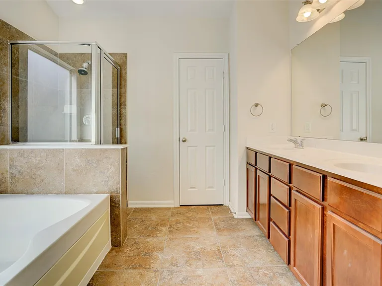 10046 Hillside Bayou Dr — Photo 16