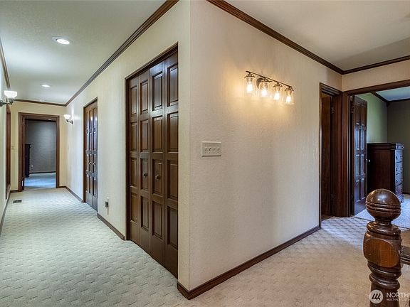 5th image of 1134 Abbott Road