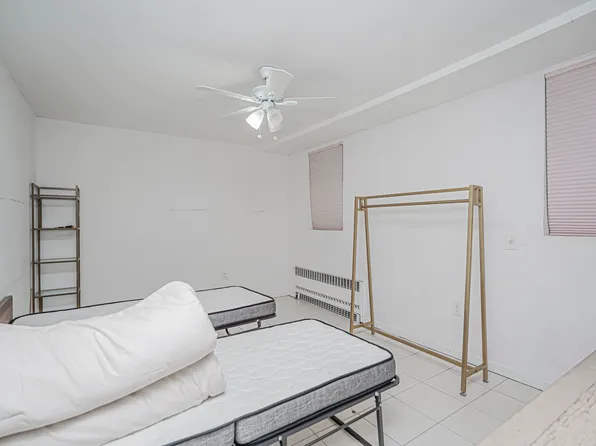 33 Manhattan Court image 24 of 32