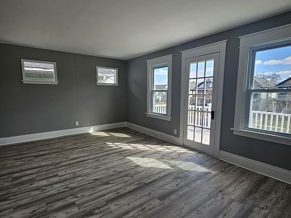 3rd image of 328 Crestwood Ave #2