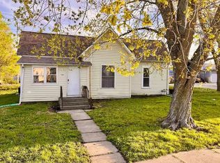 320 E 3rd St, Cameron, MO 64429