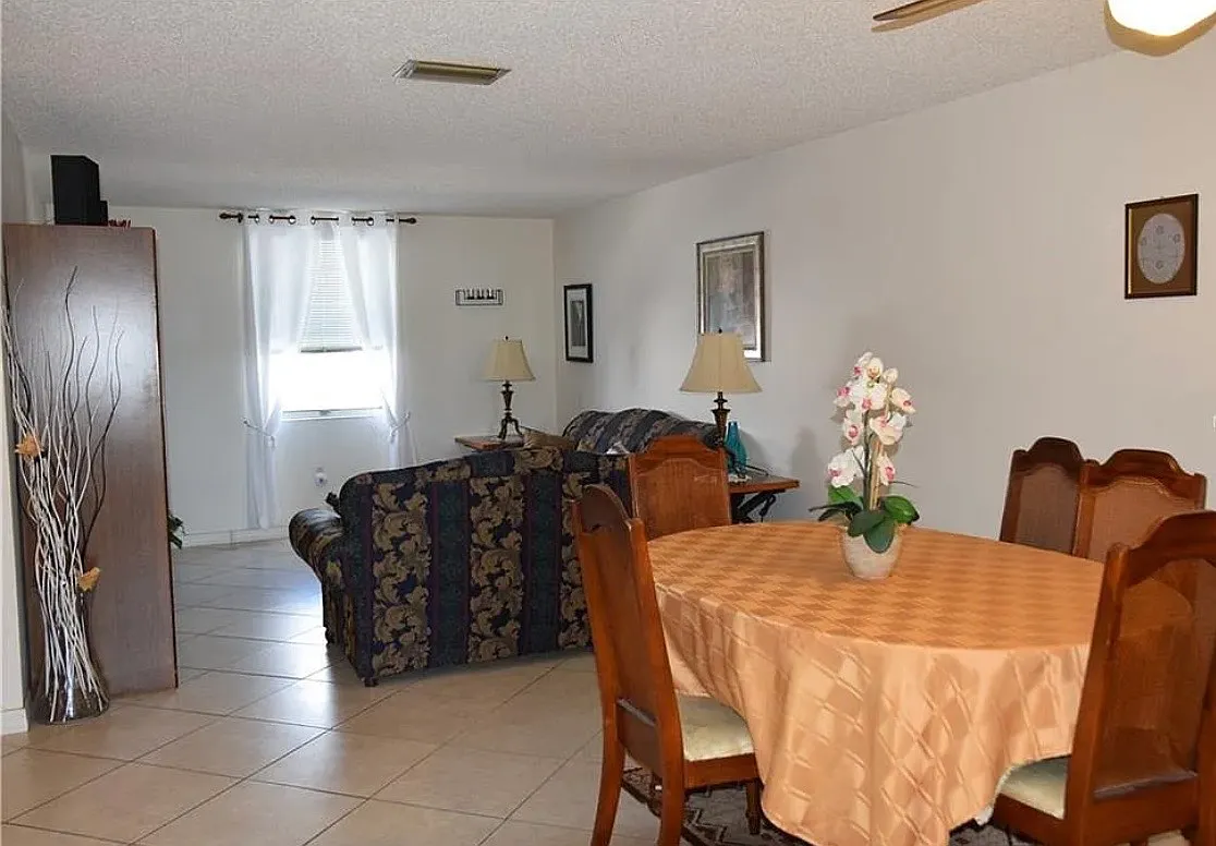 2 bed, 800 sqft, $1,400 — Photo 4